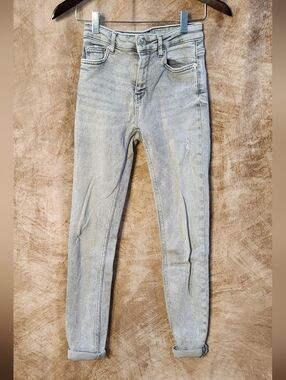 ZARA Light Wash Distressed Skinny Jeans – Size US 2 (EU 34)